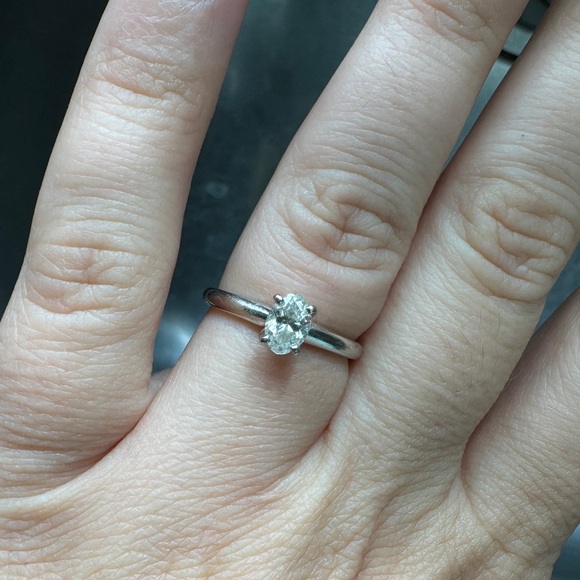 Oval engagement ring - Picture 5 of 6